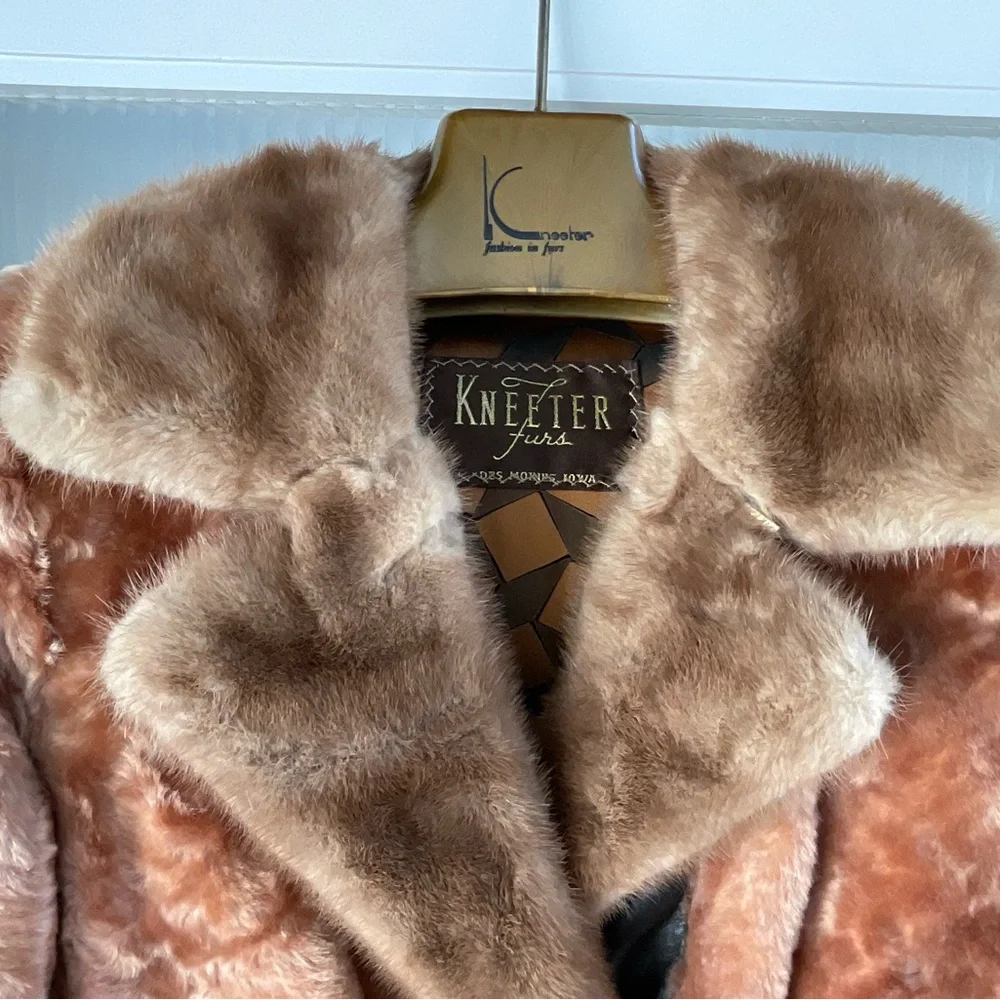 Vintage Kneeter Furs Coat - Picture 8 of 13